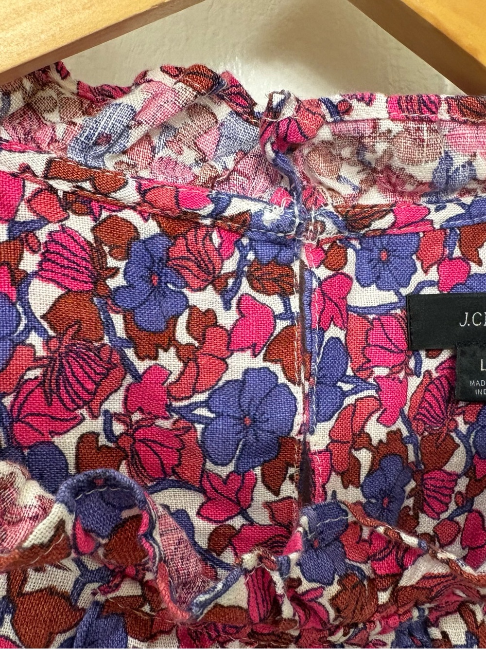 VGUC J Crew Retail Smocked linen puff-sleeve top in berry floral. Size Large - Picture 3 of 6